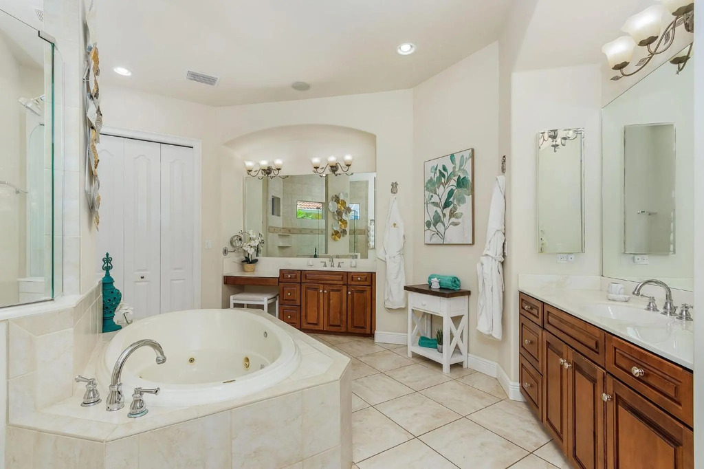 Private Luxury Villa with Heated Pool & Spa, Game Room, & Kayaks - Villa Coral Breeze - Roelens