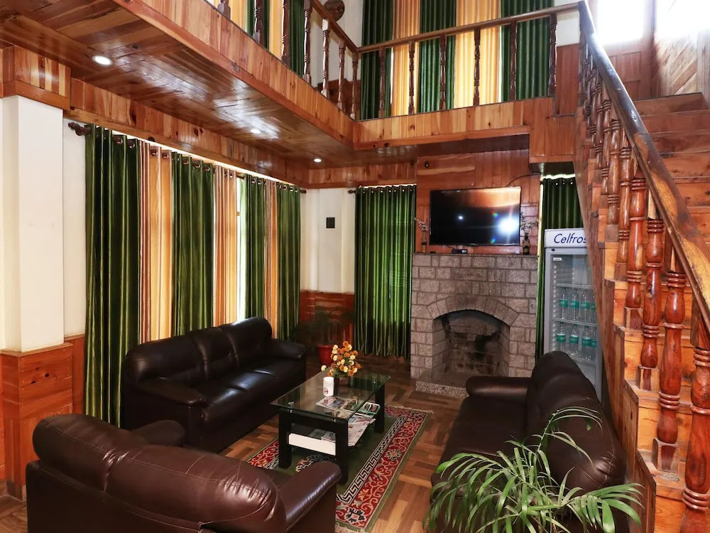 OYO 13715 Home Exotic River View Naggar Road
