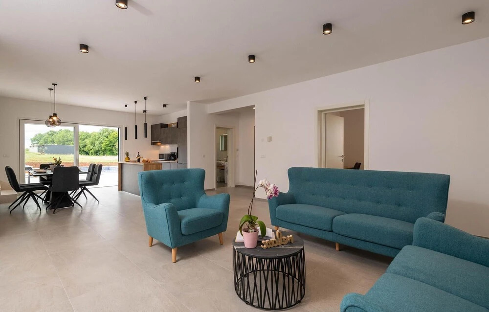 Amazing Home in Manjadvorci With Outdoor Swimming Pool, Wifi and 3 Bedrooms
