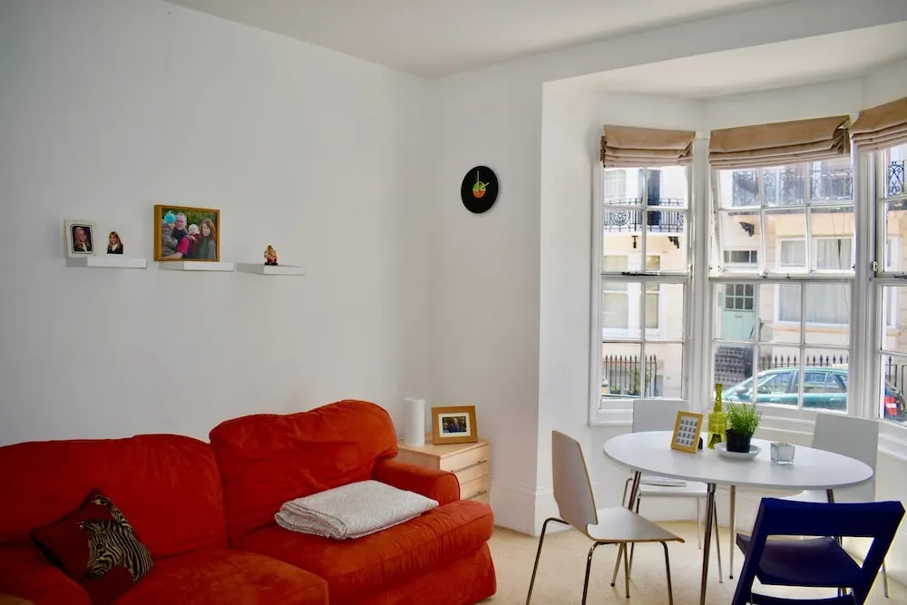 Bright 2 Bedroom Home