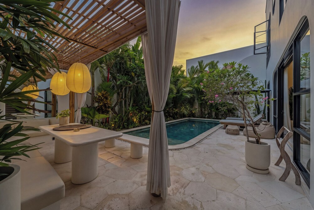 Altara Villa Umalas - Stylish 4BR Villa with Patio & Balcony in Umalas