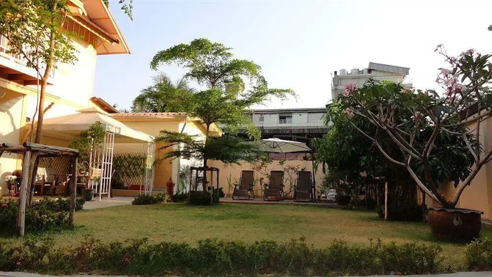 Baan Sathorn Backpacker Hostel