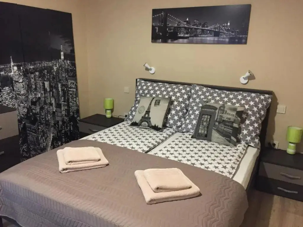 Mandy Rooms