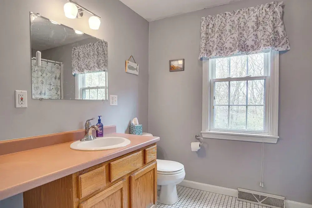 Beach & Lake Access: Group Getaway in Mashpee!