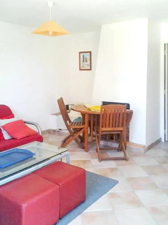 Apartment With 2 Bedrooms in Saint-cyr-sur-mer, With Enclosed Garden a
