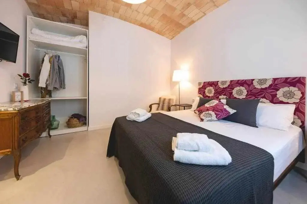 Newly renovated room w Pool & BikeParking