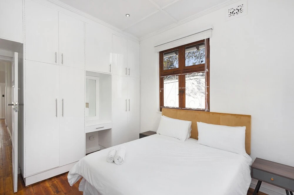 Bradwell House by HostAgents