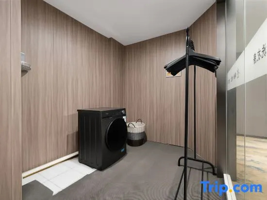 Jifen Qingchen Hotel (Yongkang Jiuling West Road Baolong Plaza)