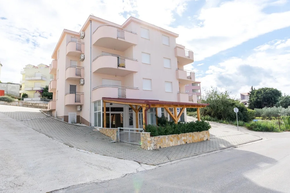 Apartments Lero