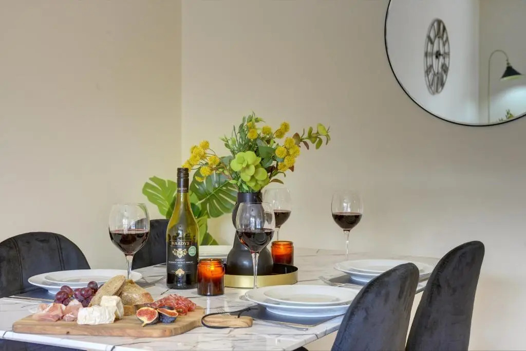 Lovely & Calm 2Bd Executive Eco-Apartment I Parking I Pet Friendly
