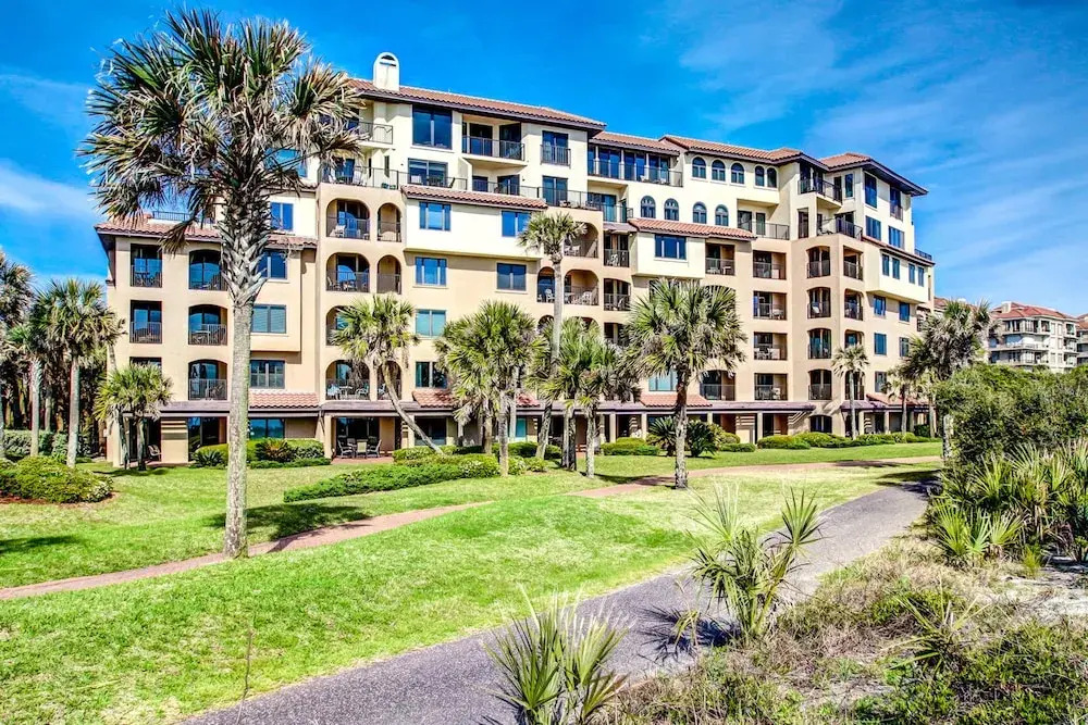 Beachfront Condo With Beach Access, Balcony, AC, Pool & Tennis