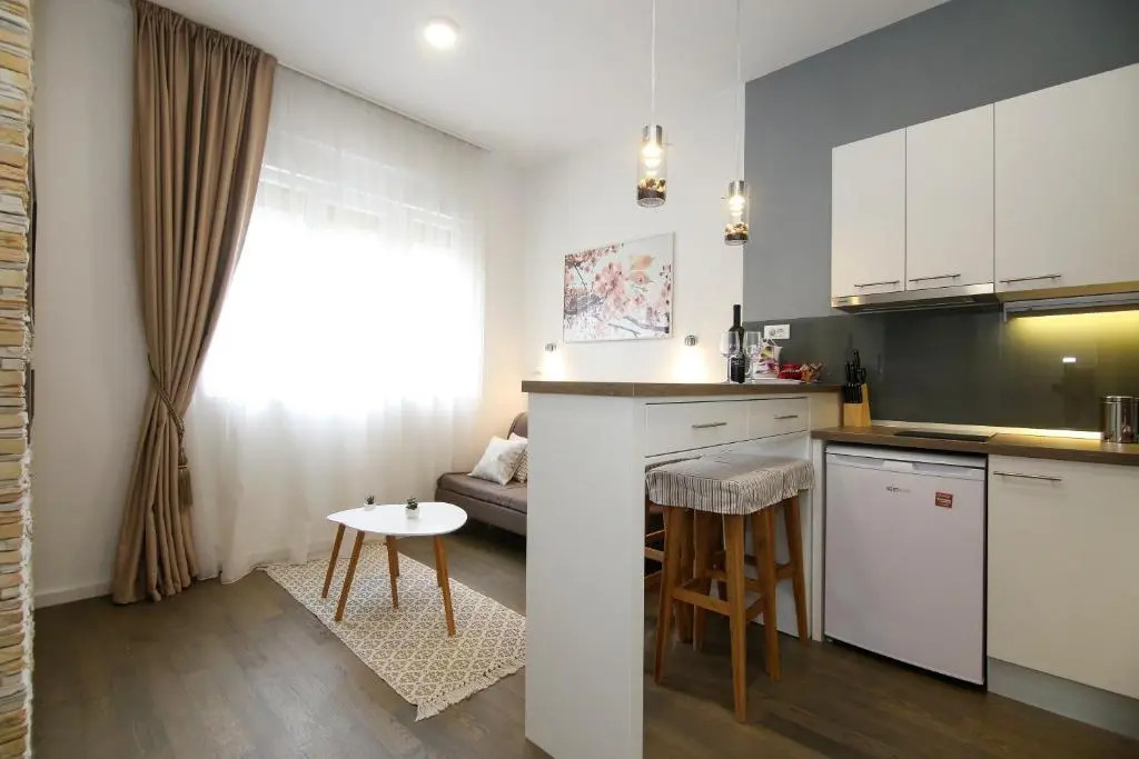 Anna Apartments
