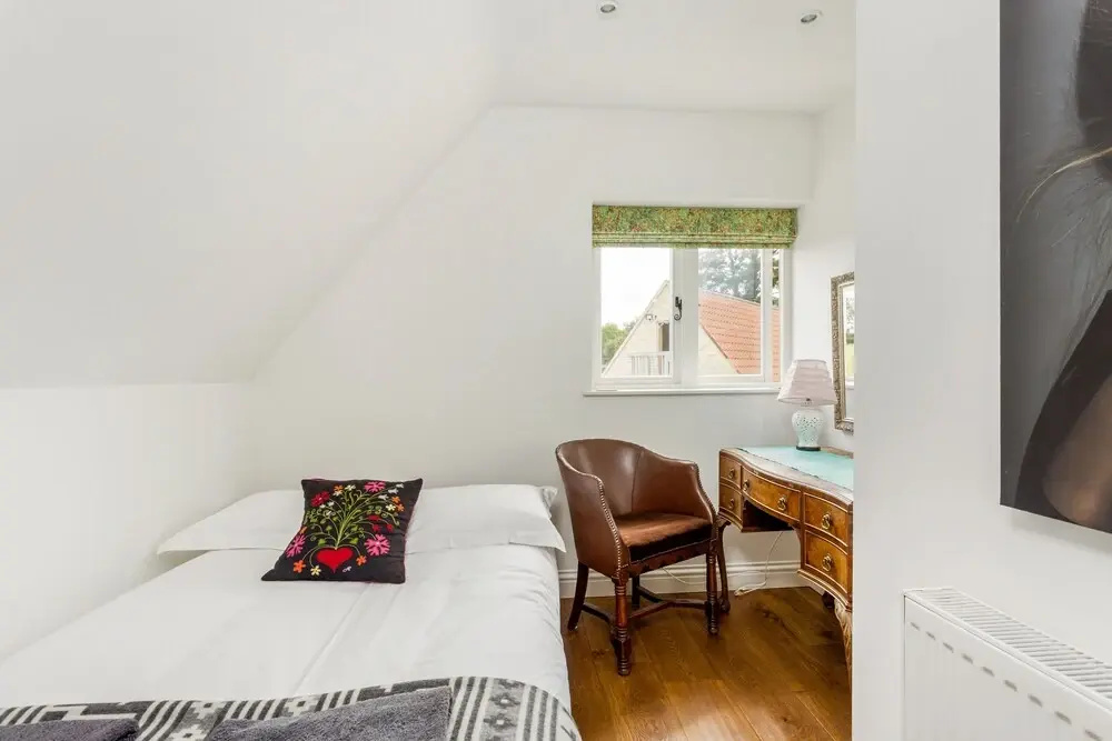 Spacious & Stylish Cotswold Family home