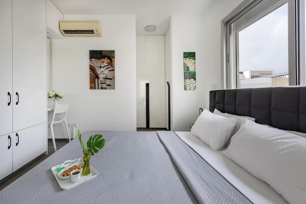 Vasileos Konstantinou Modern 2BR City Apartment With Balcony