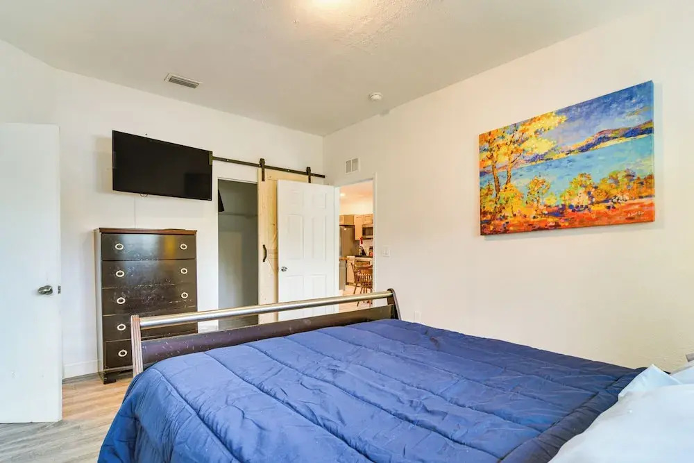 Close to Attractions: Tampa Retreat w/ Yard!