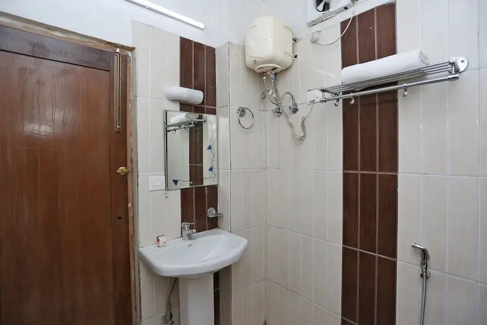 OYO 18870 Hotel Lajja Palace