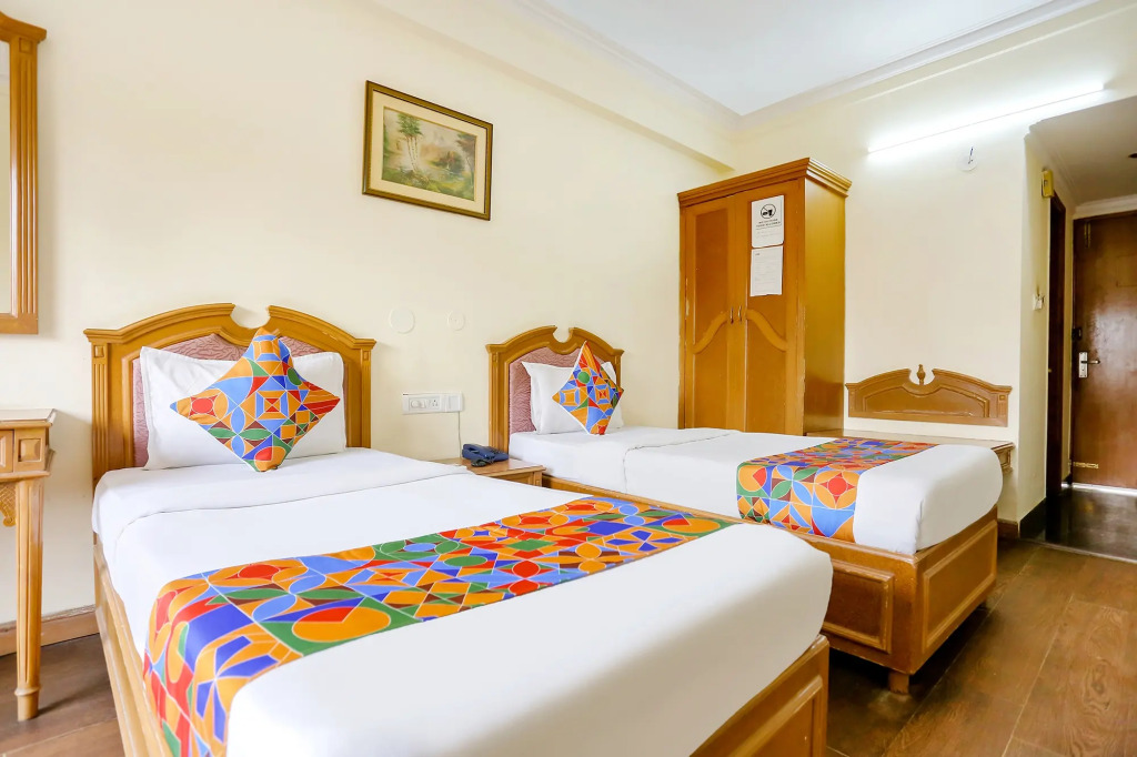 FabHotel Altus - DLF CyberHub, Gurugram