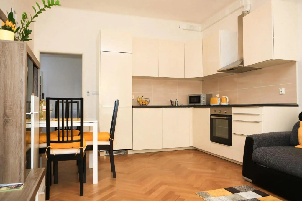 Yellow apartment few steps from metro