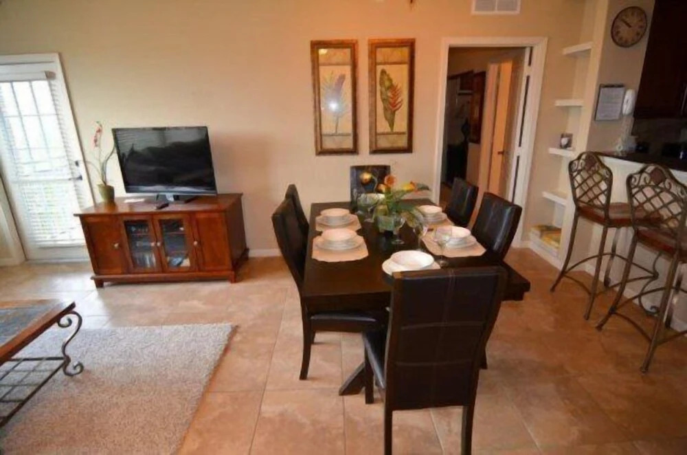 Spacious 3 Bed 3 Bath Condo in Bella Piazza Resort