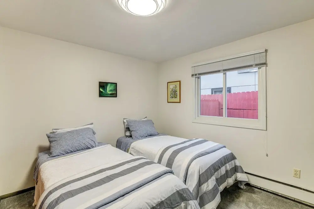 Anchorage Townhome: 2 Mi to Dwtn!