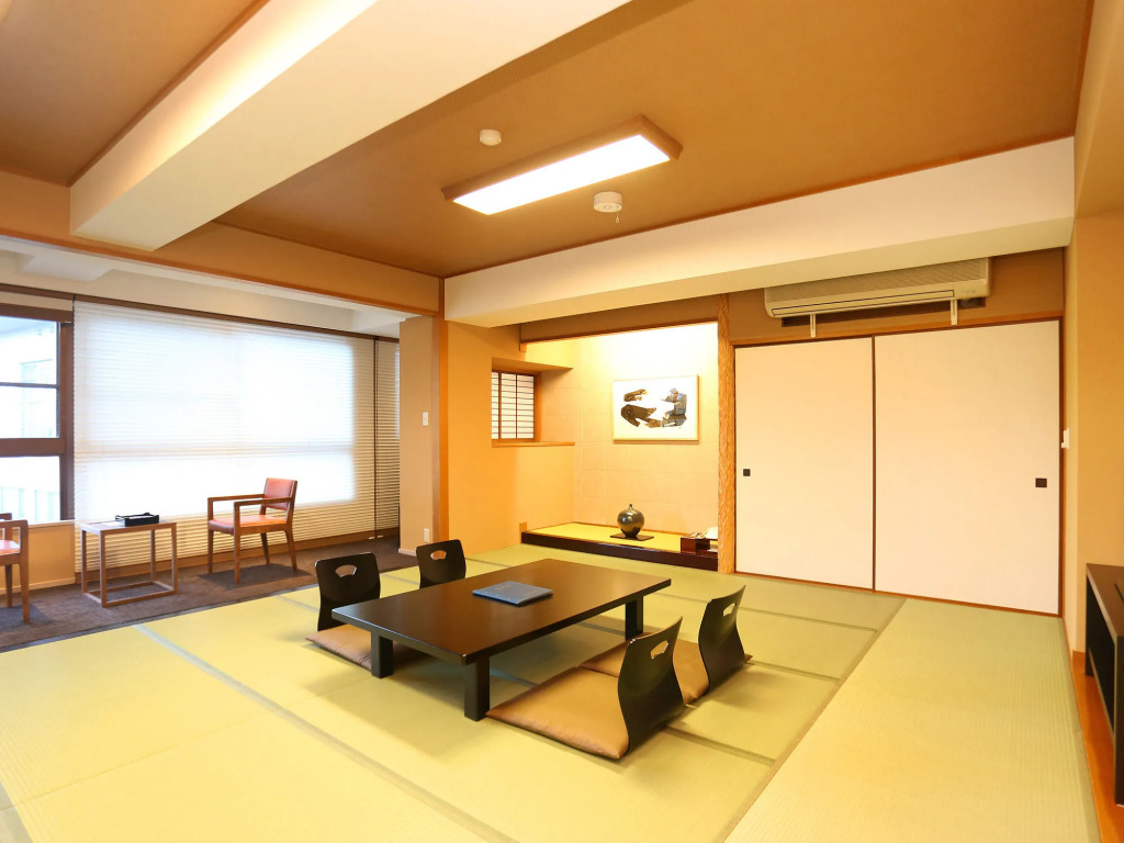 Hotel Parens Onoya