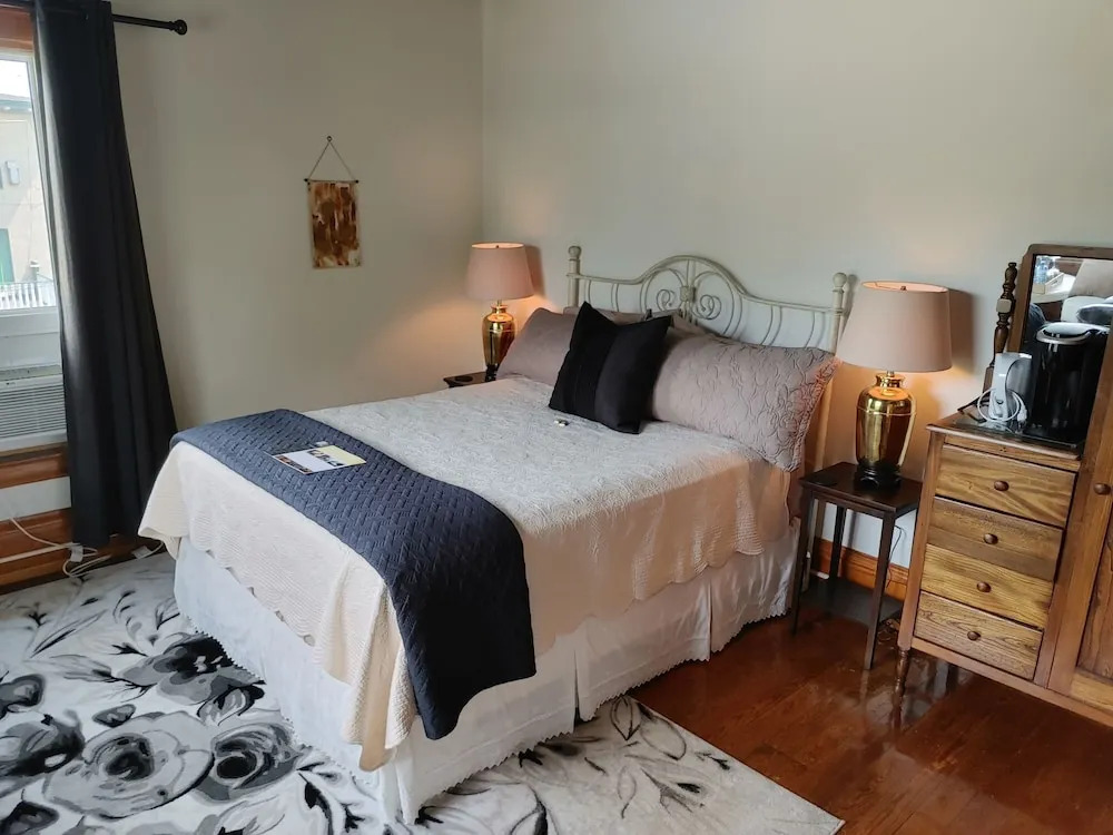 Stonewater Manor B&B