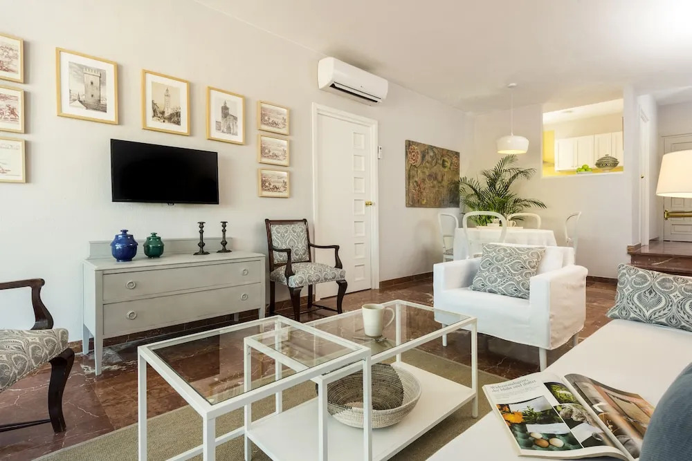 Great 2 BD Apartment With Terrace. San Pablo III