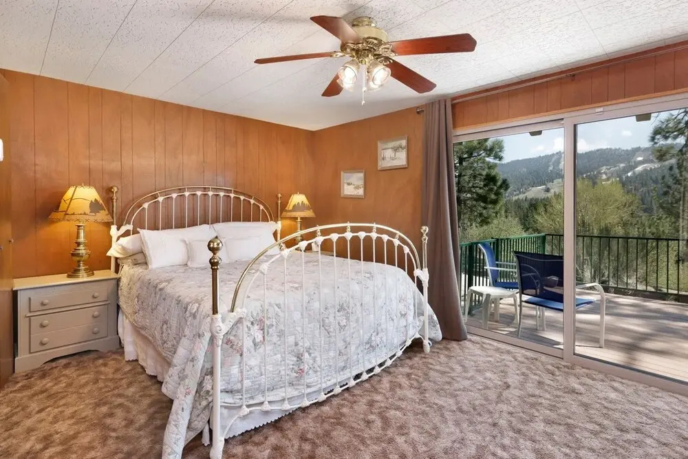 1772-scenic Retreat 2 Bedroom Home by RedAwning