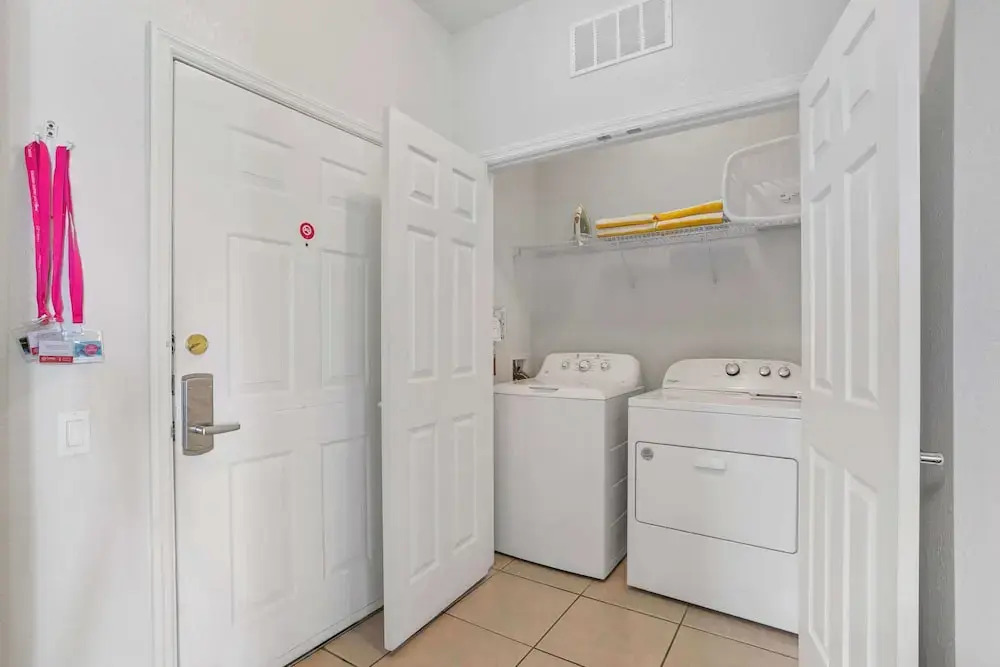 Cozy Condo w FREE Vista Cay Resort Access