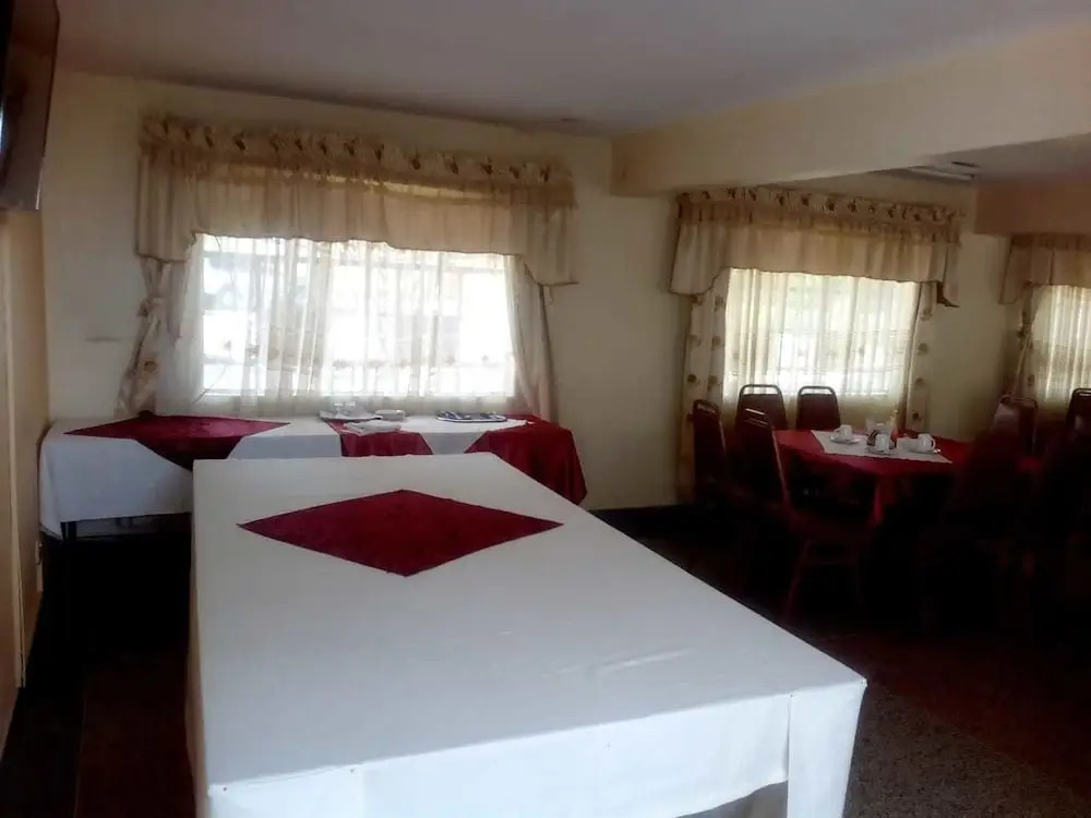 Racecourse Inn Hotel