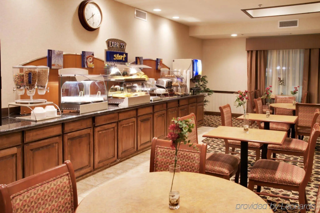 Holiday Inn Express Hotel & Suites Center by IHG