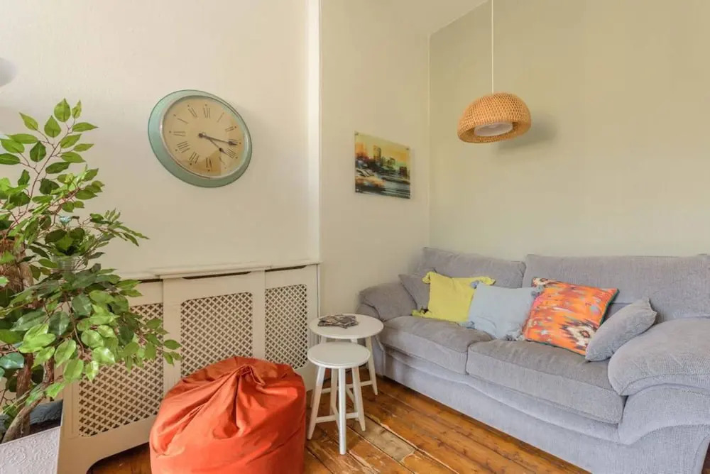 Modern 2 Bedroom Flat In Edinburgh City Centre