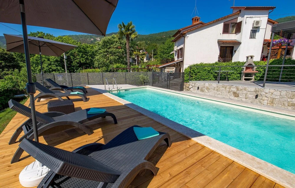Nice Apartment in Lovran With 2 Bedrooms, Wifi and Outdoor Swimming Pool
