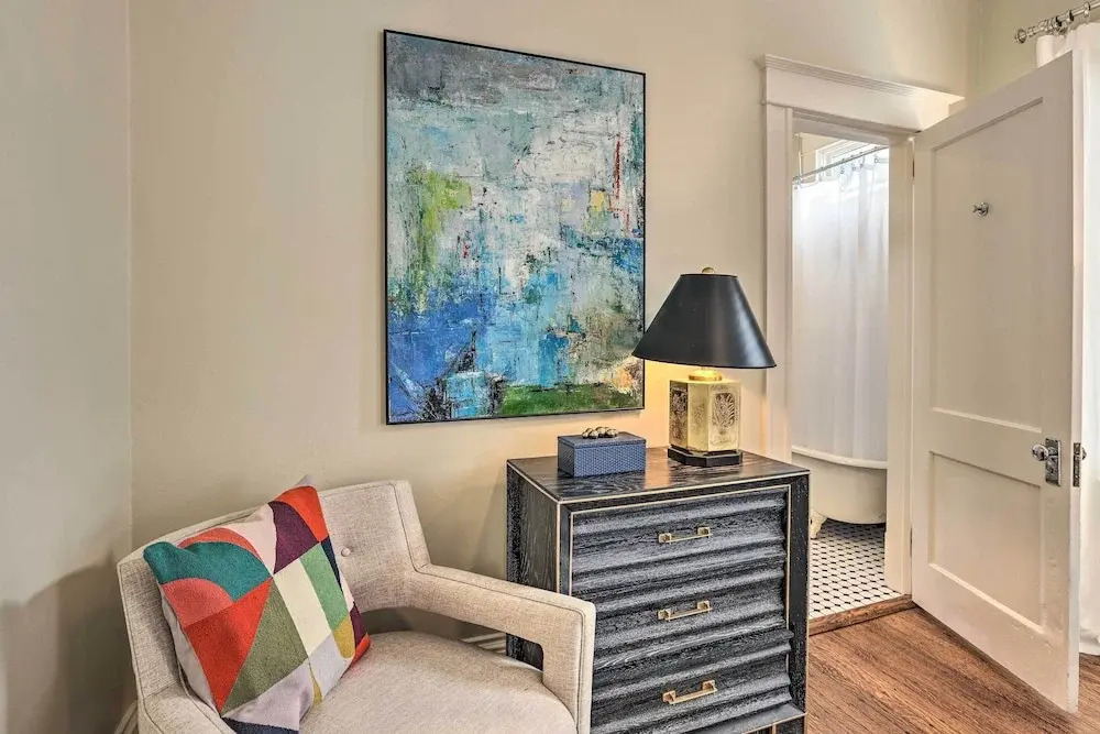 Bright Apartment 3 Mi to Downtown Birmingham!