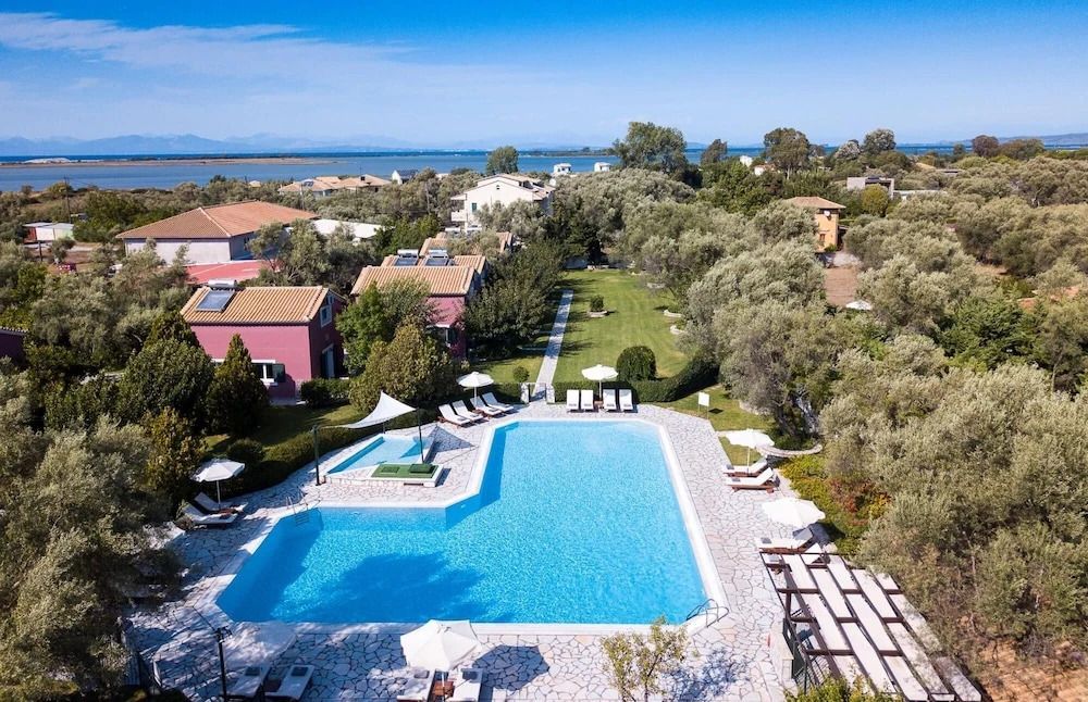 Mousses Villas - Villa Castor - A Detached Three-bedroom Villa With Private Pool and Access to Childcare Facilities