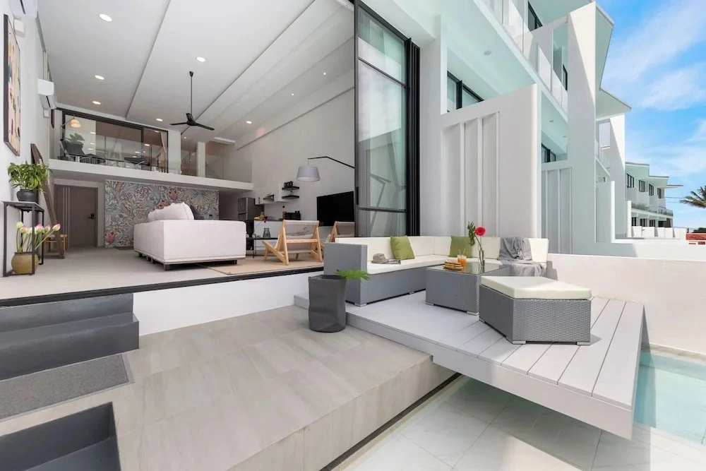 Elegant Pool Access Townhouse Near Beach