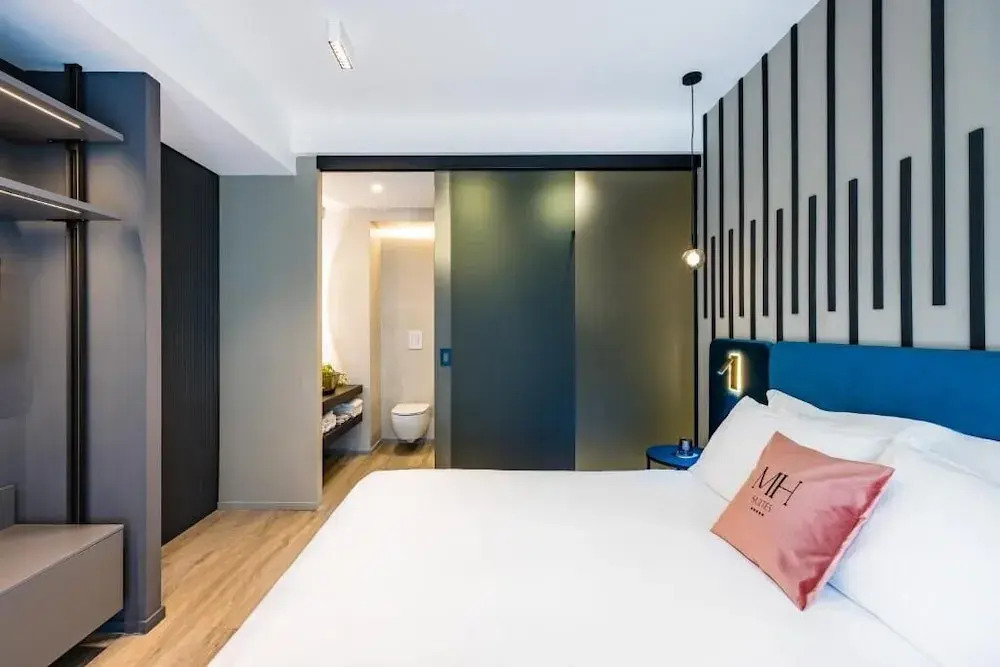 MH SUITES Plebiscito