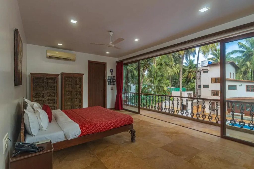 SaffronStays Casa Del Palms - 8BR luxury pool villa with gazebo, pickleball, bar & lawns near Nagaon Beach