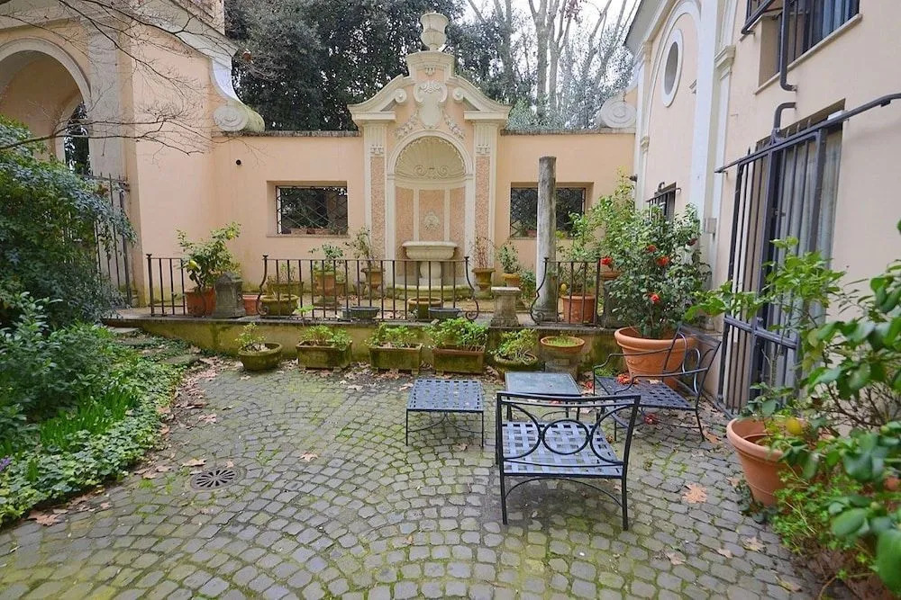 Prestigious Apartment Via Giulia