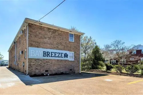 Bay Breeze Sailboat Suite (1 bed/1 bath condo with cabanas, fire pits, and pier)