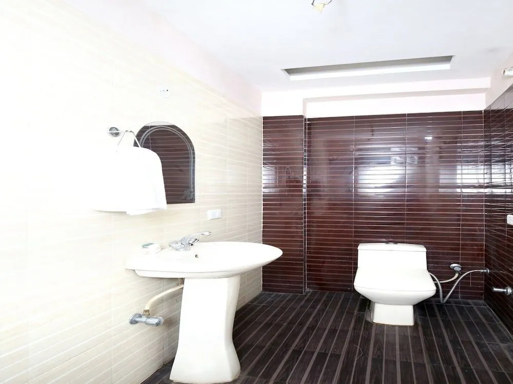 Hotel City Night by OYO Rooms