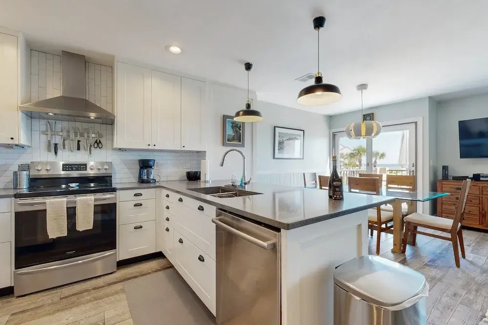 Lovely oceanfront townhouse in Summer Beach Village w/Shared Pool, Central AC