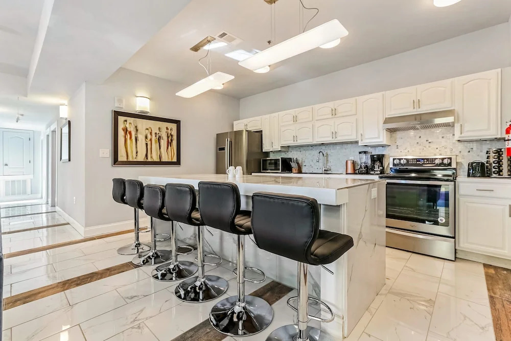 Fully Furnished Condos Near St Charles