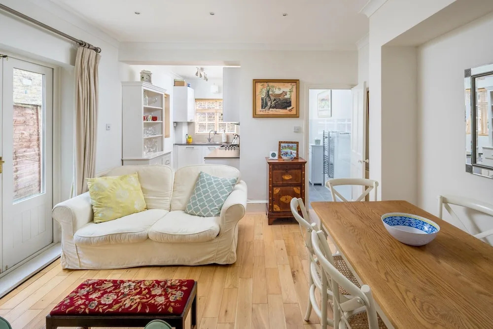 Charming 2BR Flat With Patio in Hammersmith