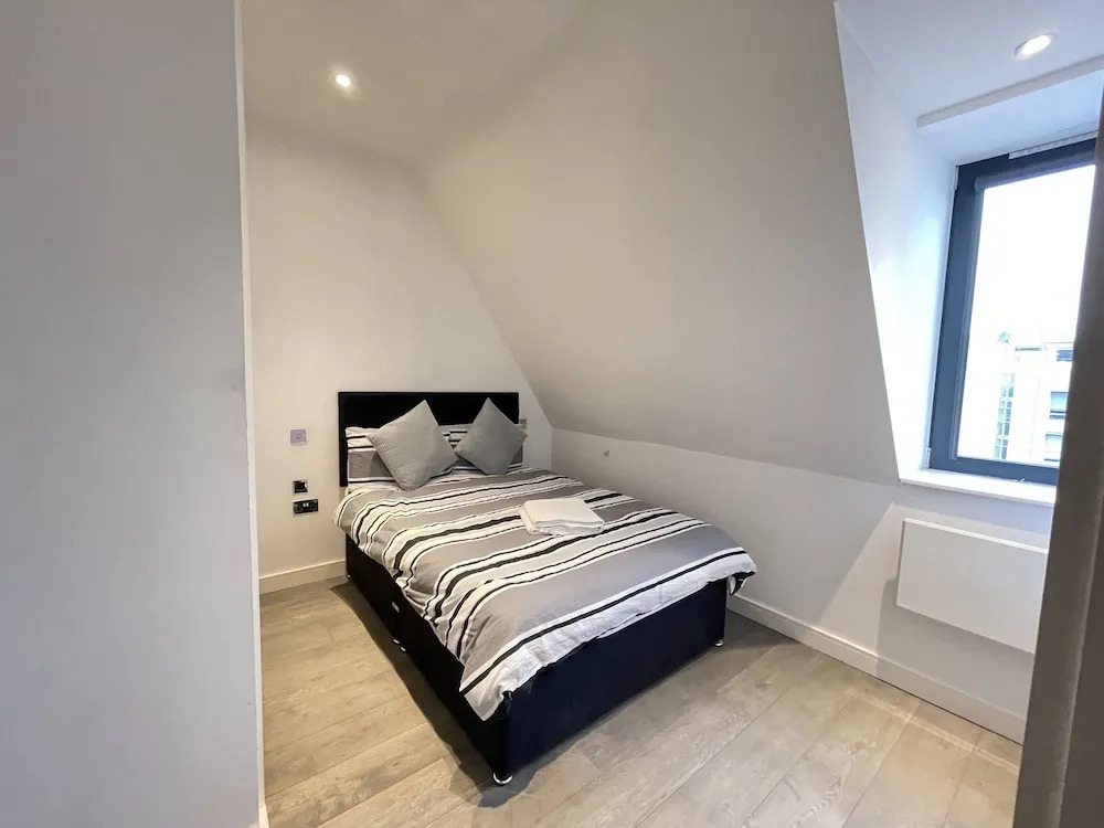 Remarkable 1-bed Apartment in Slough