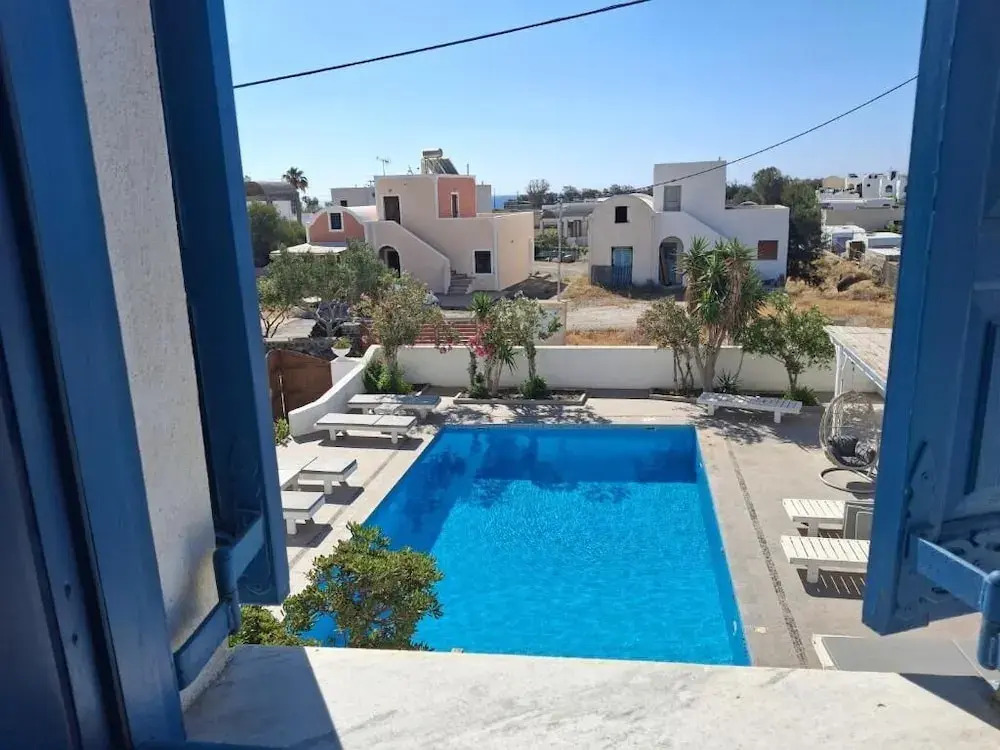 Santorini Breeze