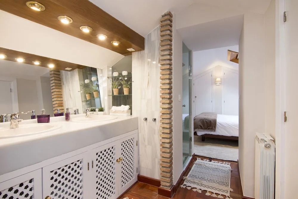 Alhambra Penthouse parking free
