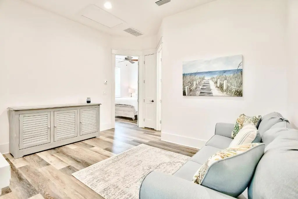 Private Pool-Grill! Walk to Beach-Restaurants - 2 Master Bedrooms!