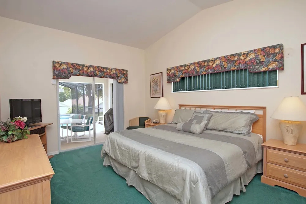 Greater Groves 5 Bedroom House w Pool - 5202GG