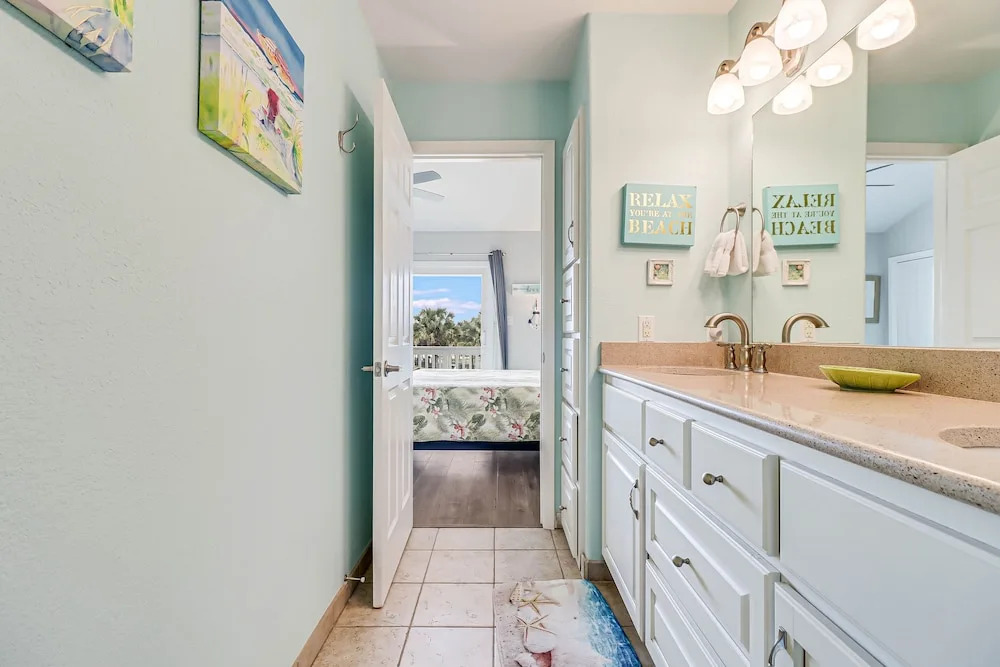 Bayfront Kontiki 3 Bedroom Condo by RedAwning